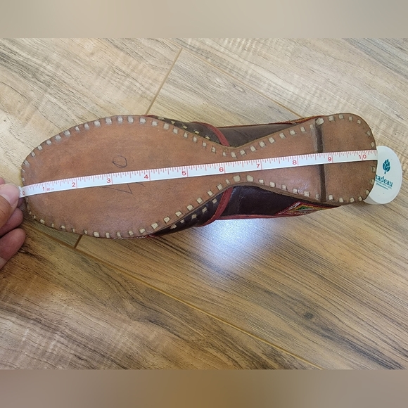 Punjabi jutti flats from India dark red embroidered leather pointy mule - US 8.5 - Picture 4 of 6